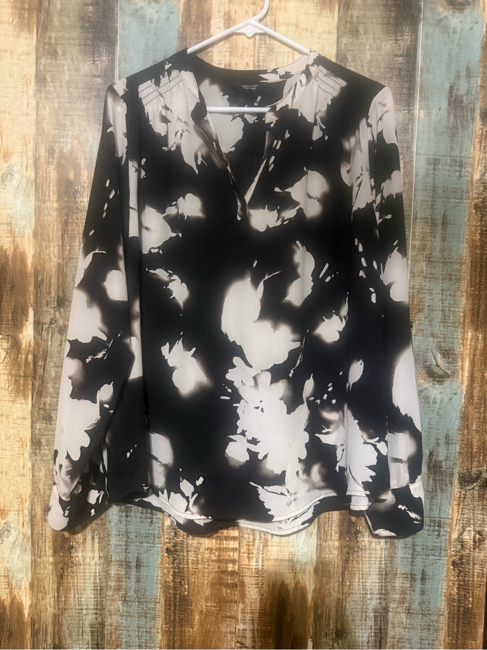 Simply Vera Vera Wang Black and White Abstract Floral Blouse